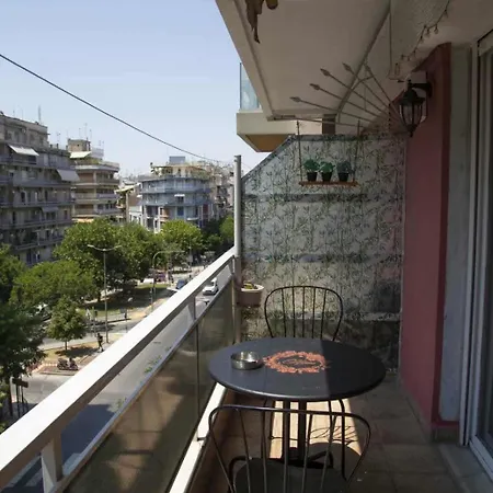 Mariana's Modern House In Apartament Salonic